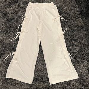 NWOT White Bow Wide Leg Pants